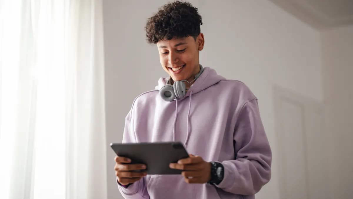 Pros and cons of AdultFriendFinder for Gen Z