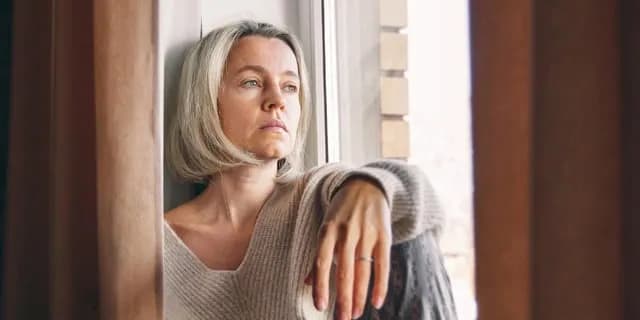 People who feel lonely show altered brain activity when processing internal physical signals. Study indicates that individuals who report higher levels of loneliness tend to have less trust in their b