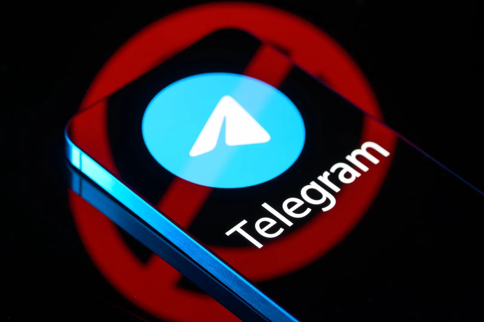 Apple briefly pulls Telegram from app store