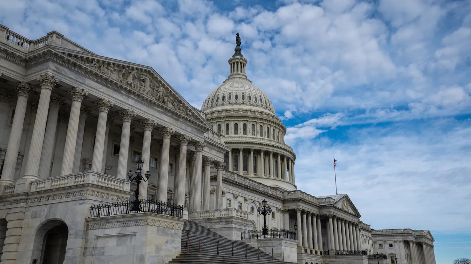 Senate advances the latest Kids Online Safety Act out of committee - Engadget
