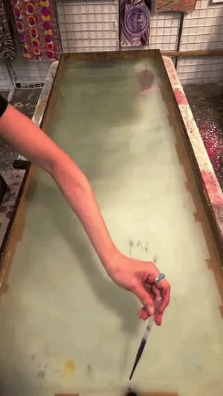 This is how you dye a scarf.