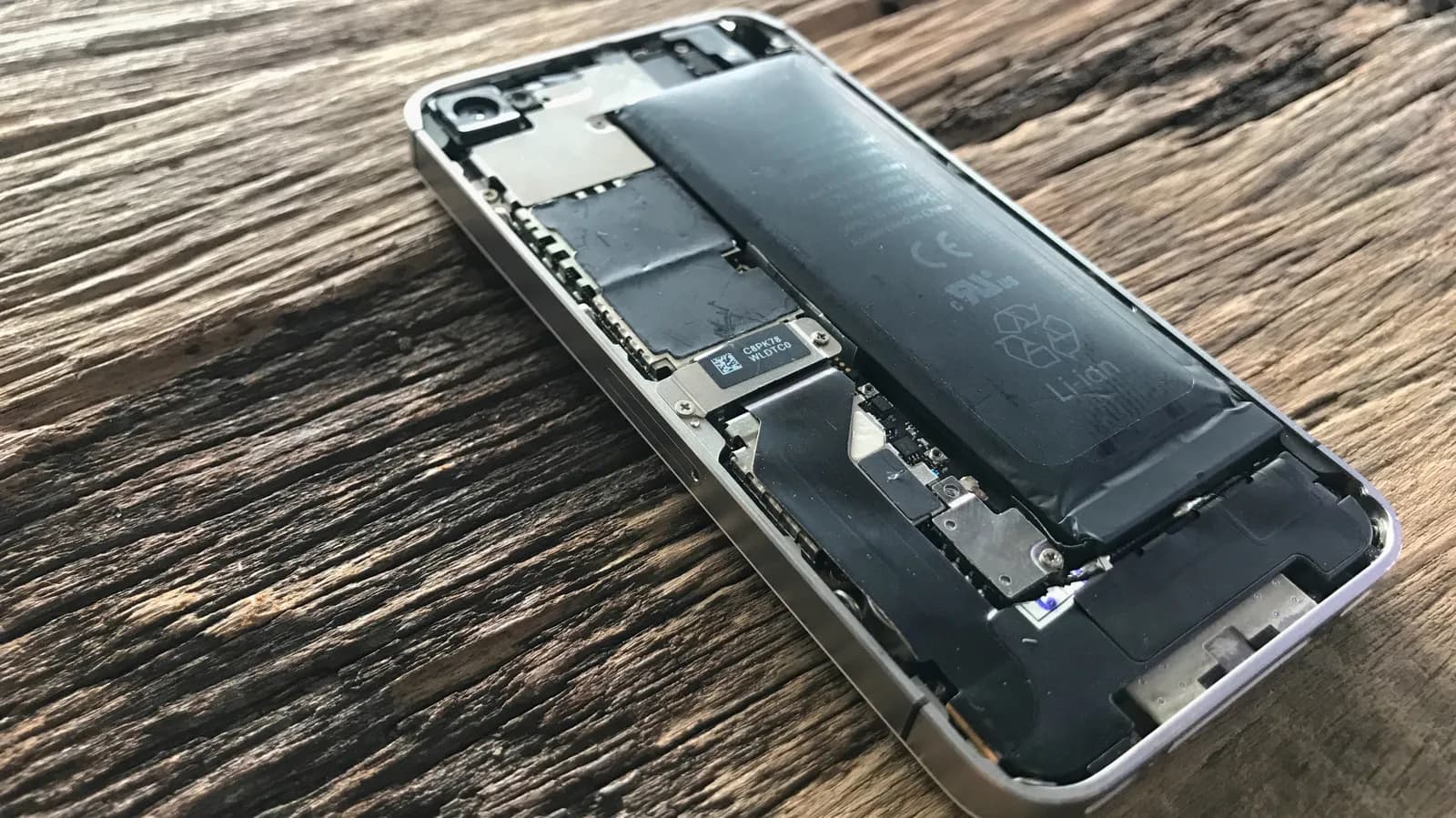 Why smartphone makers stopped using removable batteries, and why they