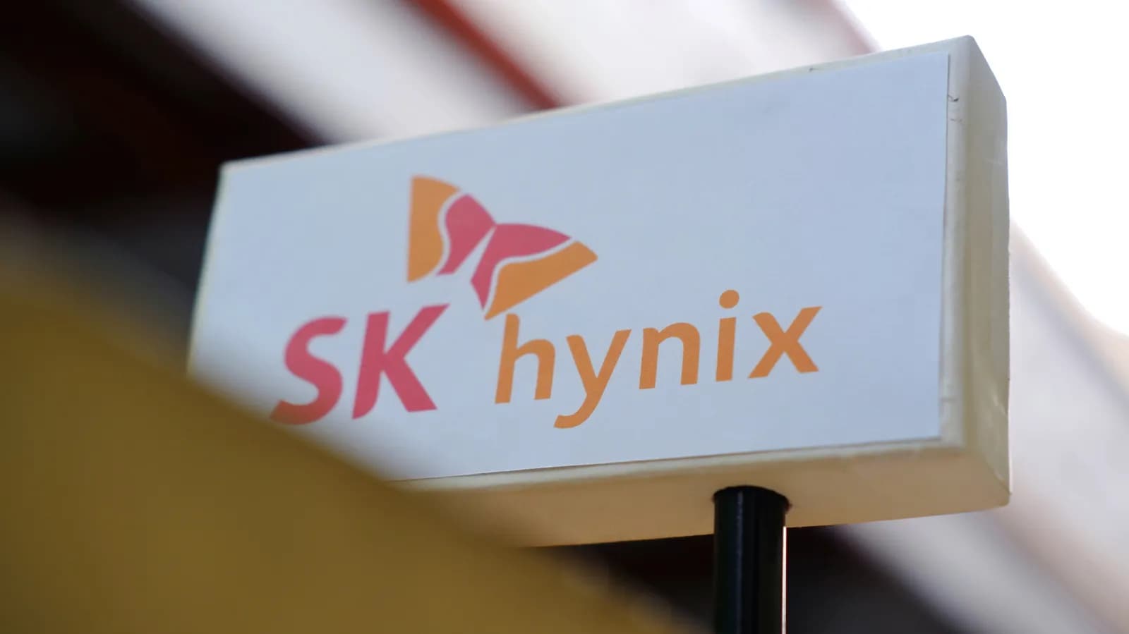 SK Hynix pledges $38 billion to build two new DRAM and NAND factories - Engadget