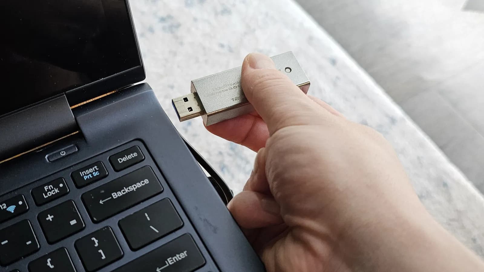Are USB flash drives becoming obsolete? - Engadget
