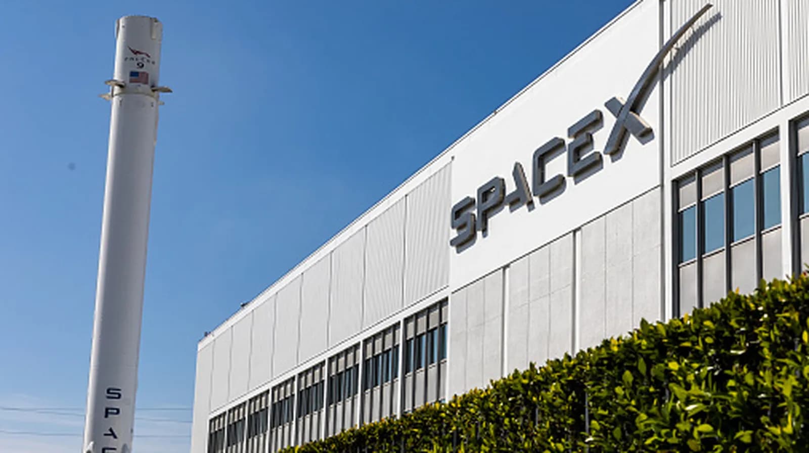 Korean lunar orbiter snaps first pics of the SpaceX Falcon 9 crash site on the moon - Engadget
