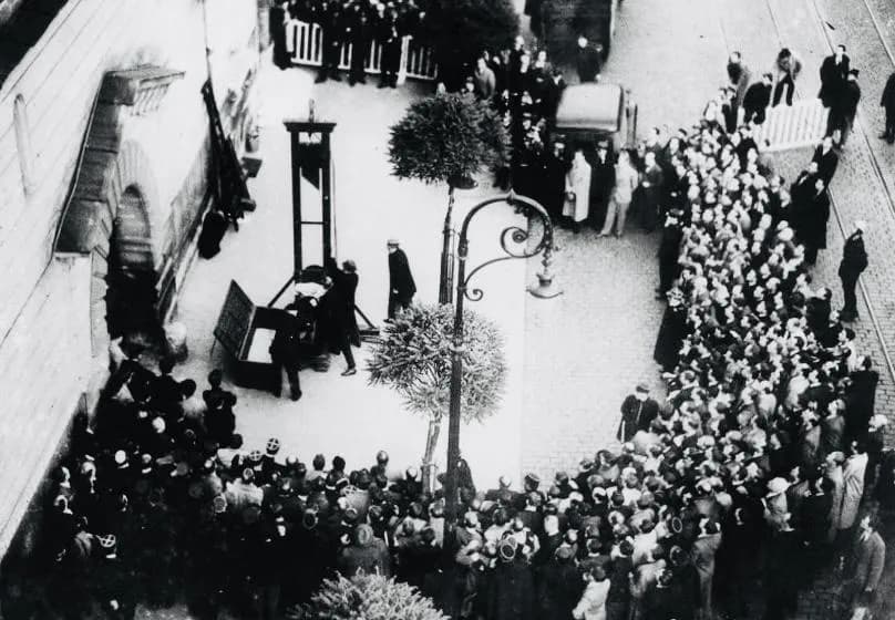 This image was taken in 1939 during France's final public execution by guillotine