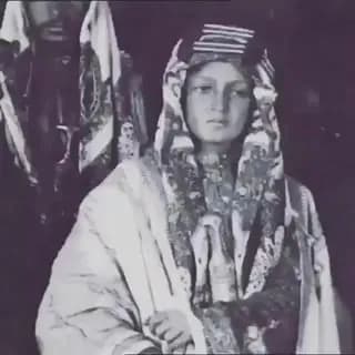 king faisal in 1919 viewing the first photograph of himself