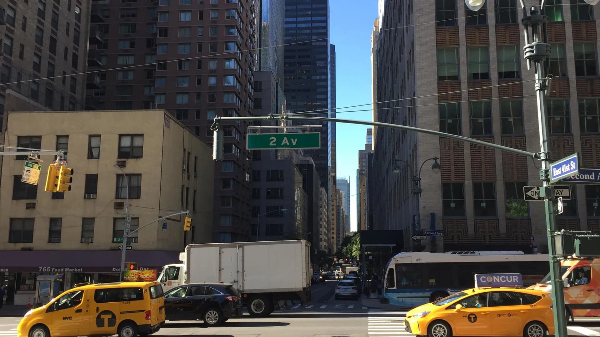 The Manhattan Eruv: The nearly invisible string that encloses NYC every week..