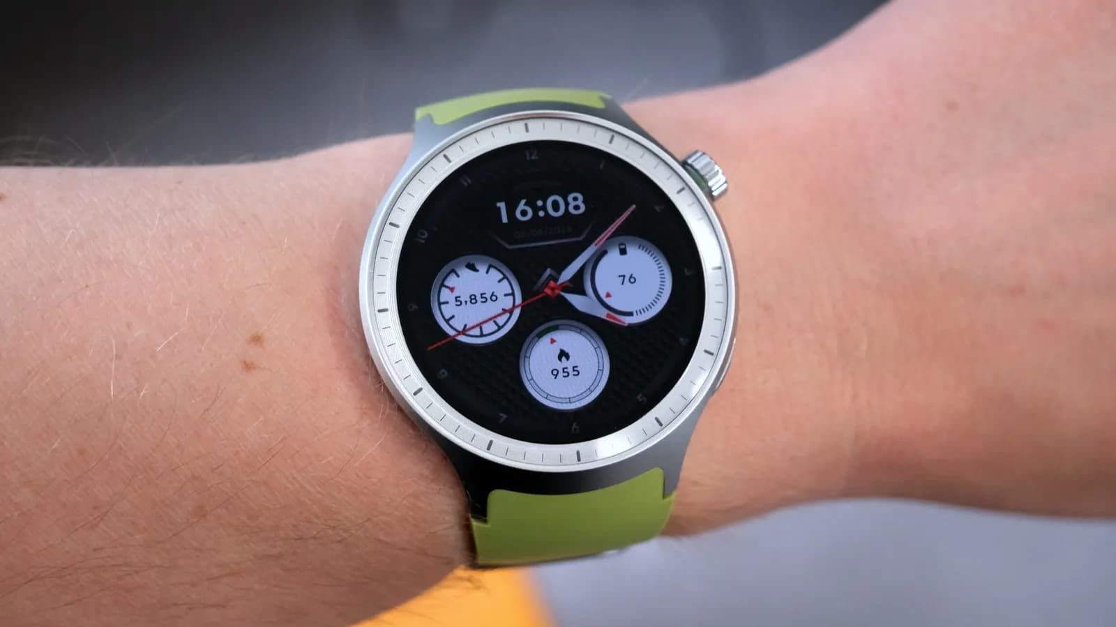 Motorola Moto Watch (2026) review: Looks can be deceiving - Engadget