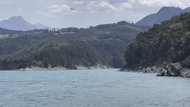 Firefighters being awesome on a lake in France