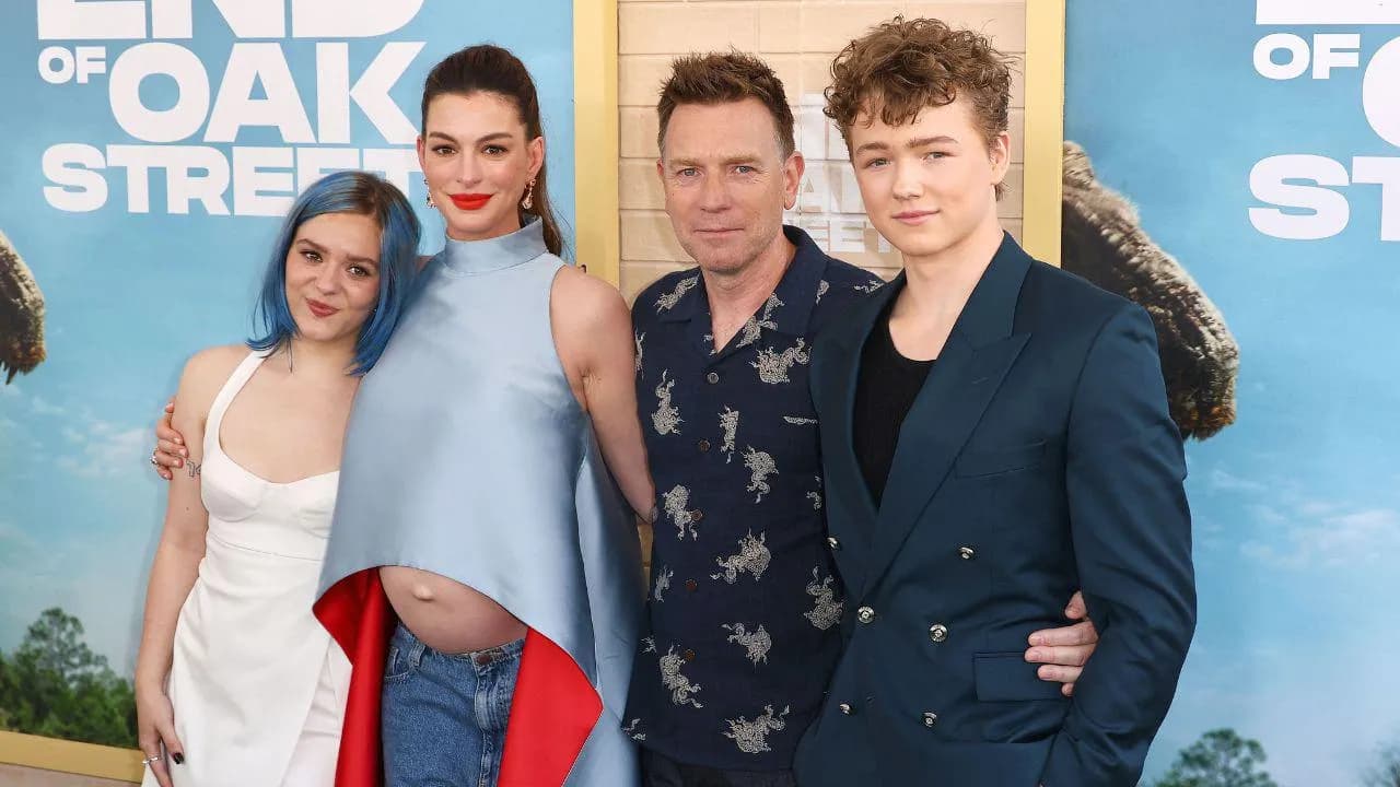 Anne Hathaway has incredibly long arms