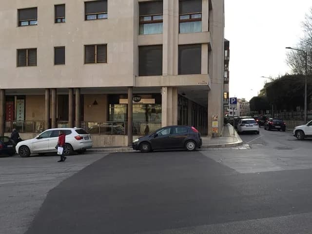 TIL about the Altamura bread war, a commercial dispute between McDonald's and a local bakery in Altamura, Italy. Despite having more resources, McDonald's was obligated to cease operations in the city