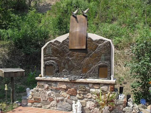 TIL on July 31, 1976, the night before Colorado’s 100th anniversary, thousands of people celebrating in Big Thompson Canyon had no warning before a 30-foot wall of water swept through the narrow gorge