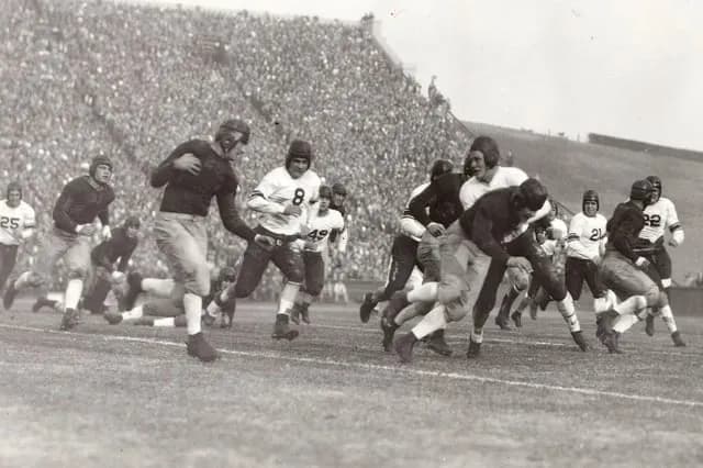 TIL America's deadliest sporting event was a Cal-Stanford football game. Dozens fell onto or into a furnace of molten glass. 23 people died and more than 100 were injured.