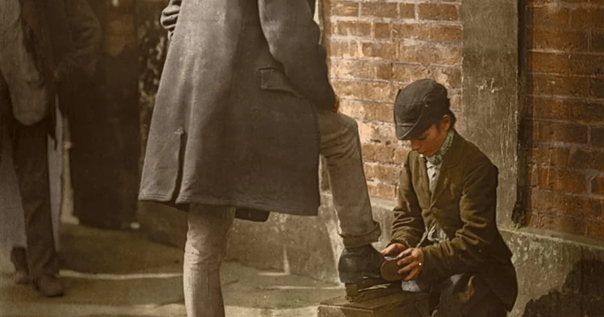 Street Life In London: Colorized Photos From Over 140 Years Ago
