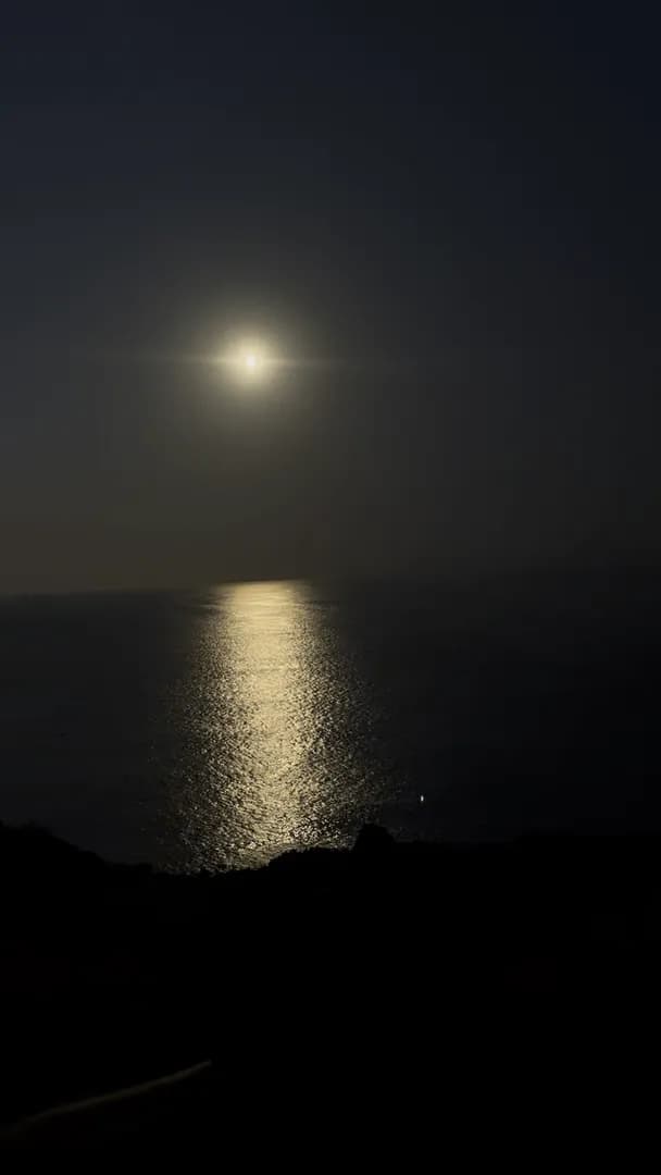 Reaching totality in Spain