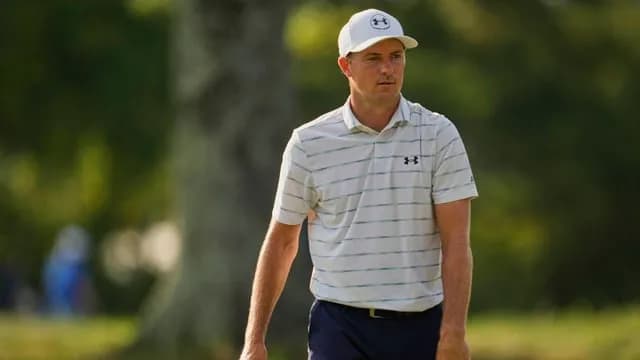 Jordan Spieth fires 65, grabs share of lead in PGA Tour playoff opener