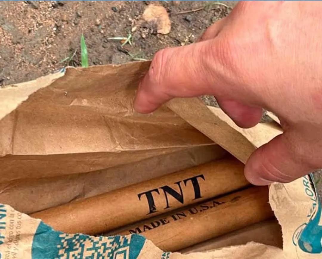 TNT cartridges made in the U.S. and rocket-type ammunition found in a public road of Neuquén, Argentina