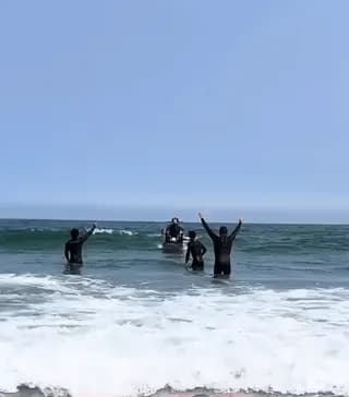 🔥they took him to fulfill a dream: to see the sea. His friends accompanied him to the shore, where happiness was reflected on his face and the waves seemed to celebrate with him.