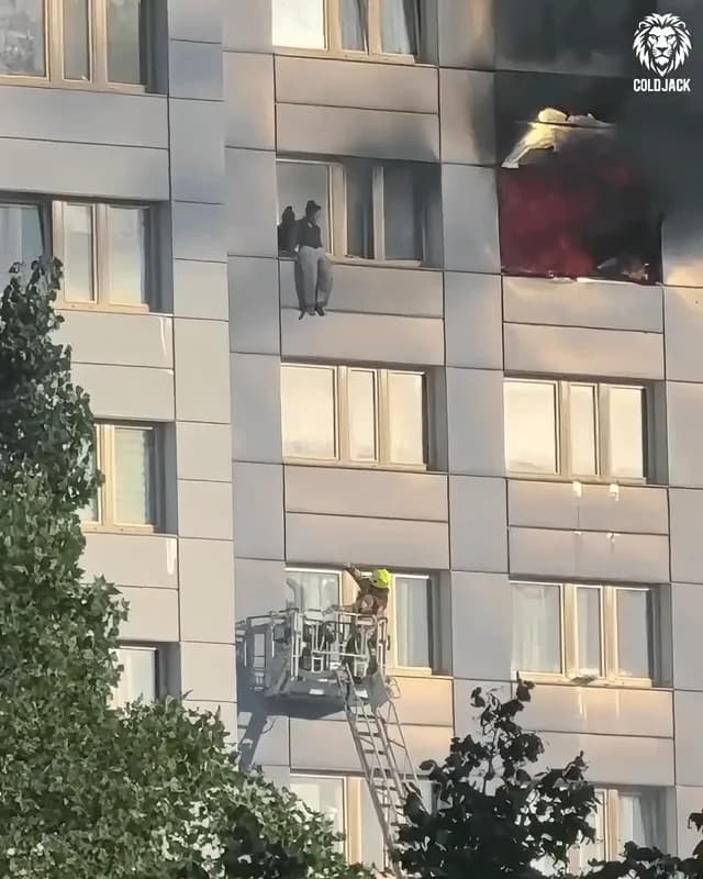 Women jumps from 11th floor window in Berlin as fire ladder is too short