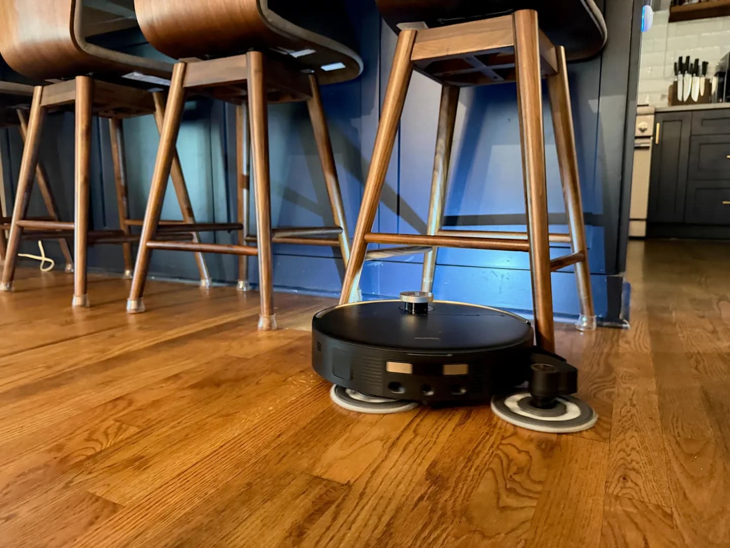 Mova’s latest robot vacuum solves the kitchen stool problem