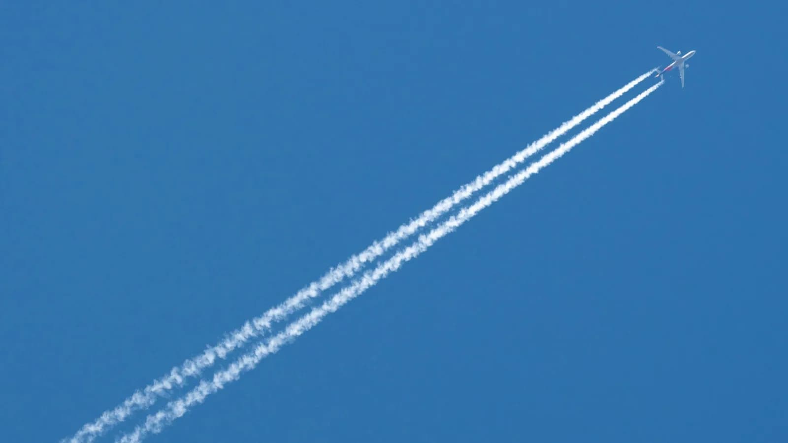 Google is trying to solve contrails with AI - Engadget