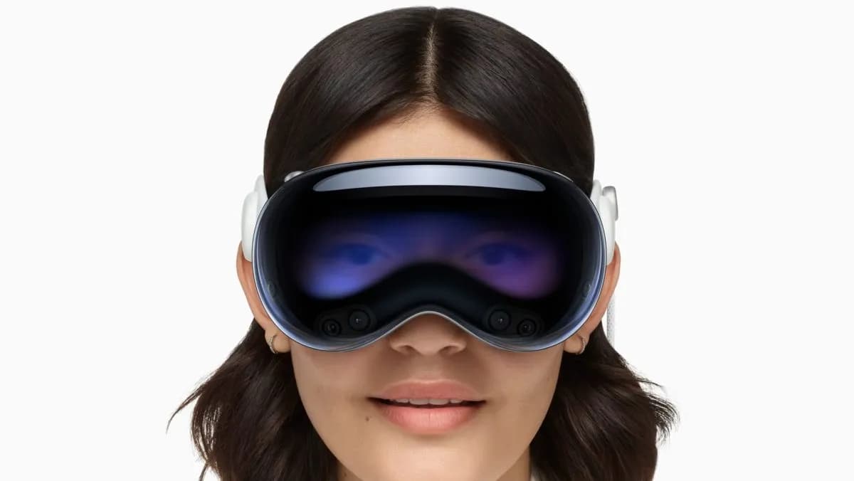 Apple is reportedly cutting hundreds of jobs from Siri, Vision Pro teams | TechCrunch