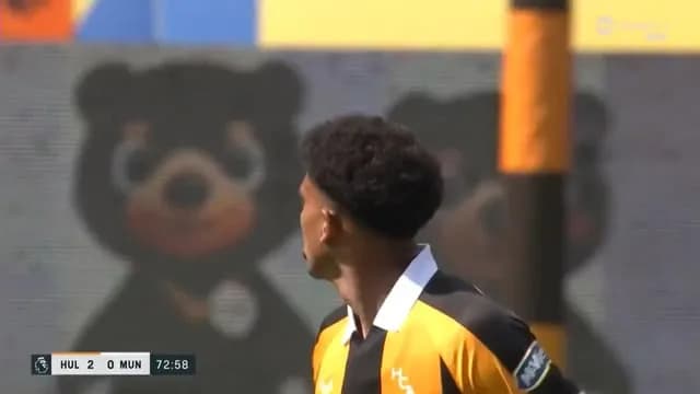 [Not OC] Hull supporters cheer as the trains to Manchester are cancelled