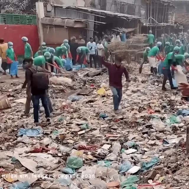 Hunreds of workers teaming up to completely transform a heavily polluted river in Bangladesh.