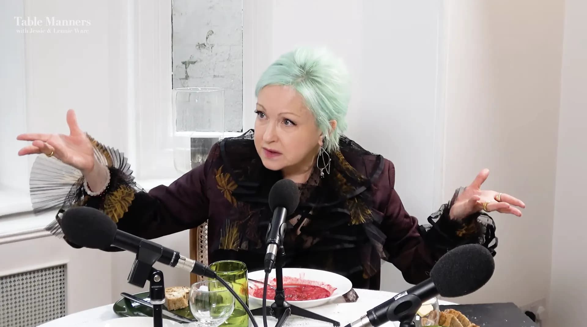 Cyndi Lauper on 'Table Manners' is an instant classic episode