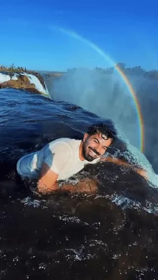 Devil’s Pool 🇿🇲 on the edge of Victoria Falls.