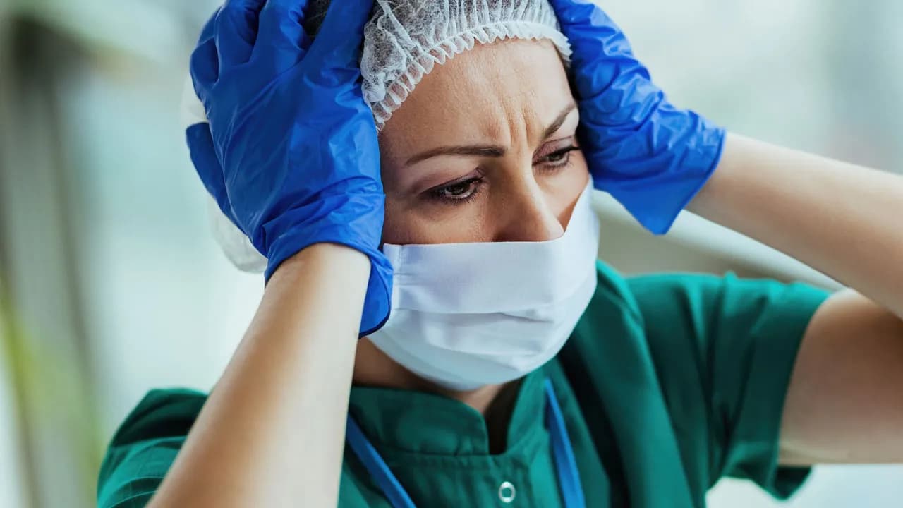 ER Nurse Runs Over A Karen's Foot Saving A Patient And Gets A Raise For It Instead Of Getting Fired
