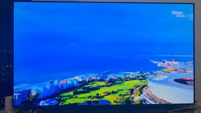 The too-close-for-comfort flyover from the South Africa vs New Zealand game in Caoe Town