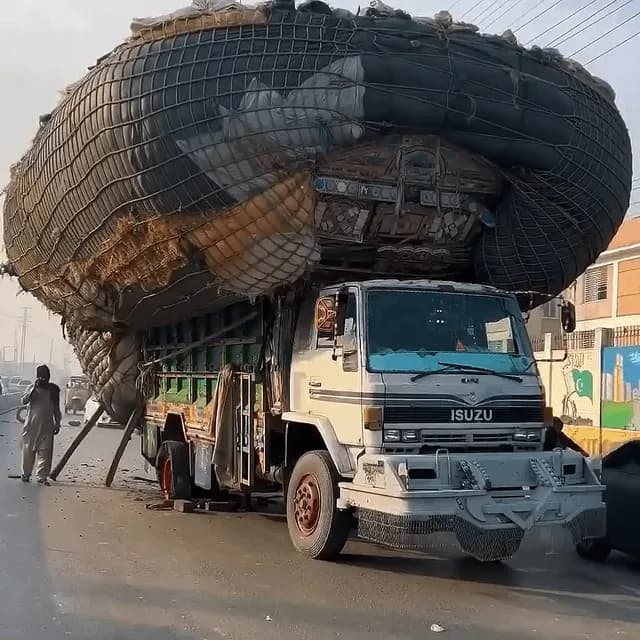 Rebuild truck’s pumkin on the road