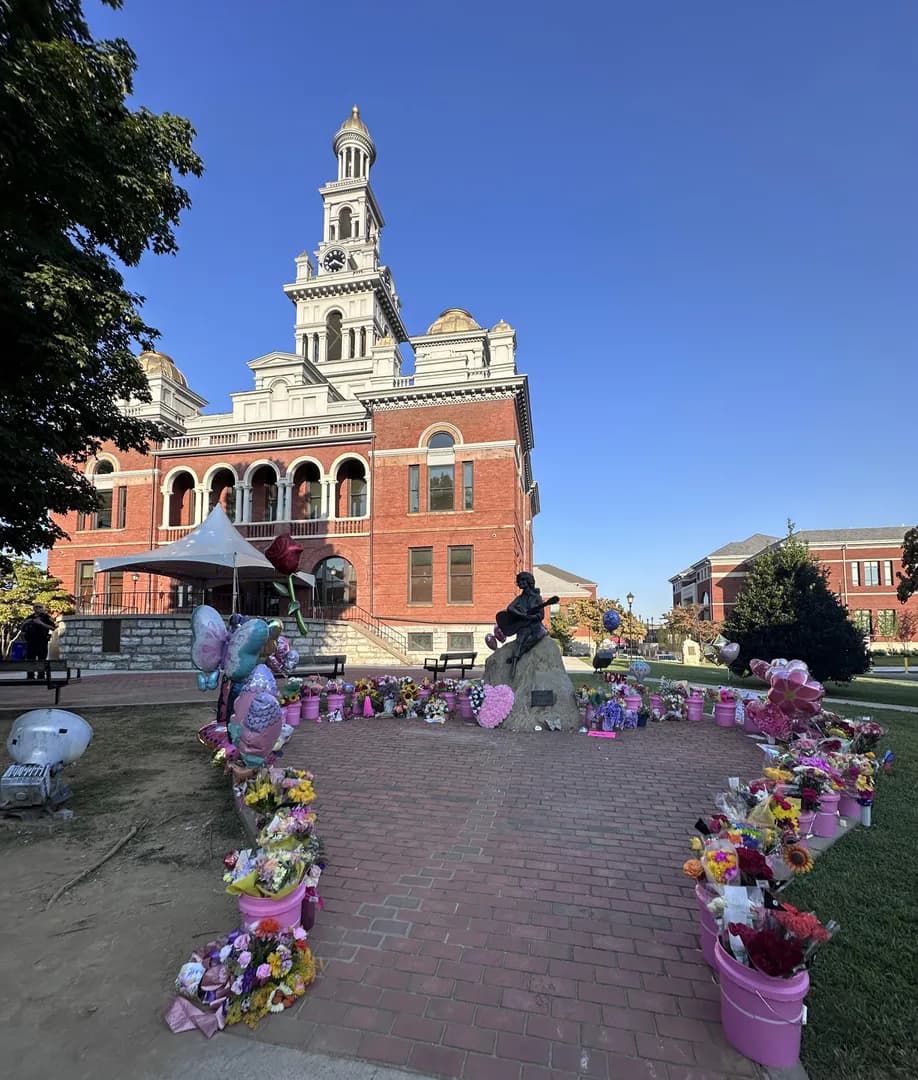 Dolly Parton’s hometown statue at the Sevier County courthouse has been surrounded by flowers since her passing. Each day they’re being collected and donated locally. Today they went to the Dolly Part