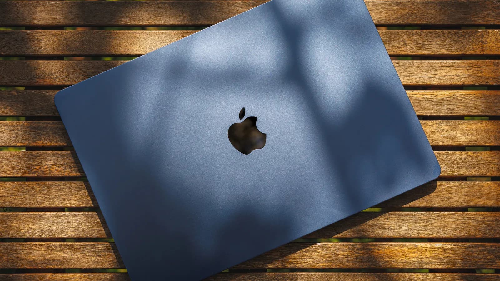Things to know before using your MacBook outside - Engadget