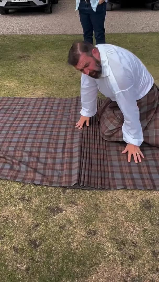 How Scottish men dressed over 500 years ago