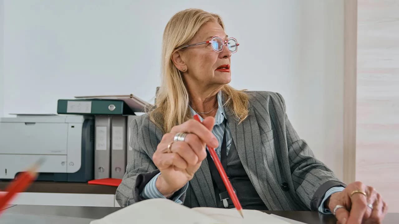 Woman Runs Into Insufferable Highschool Teacher 20 Years Later And Gets Proof That Karma Really Exists