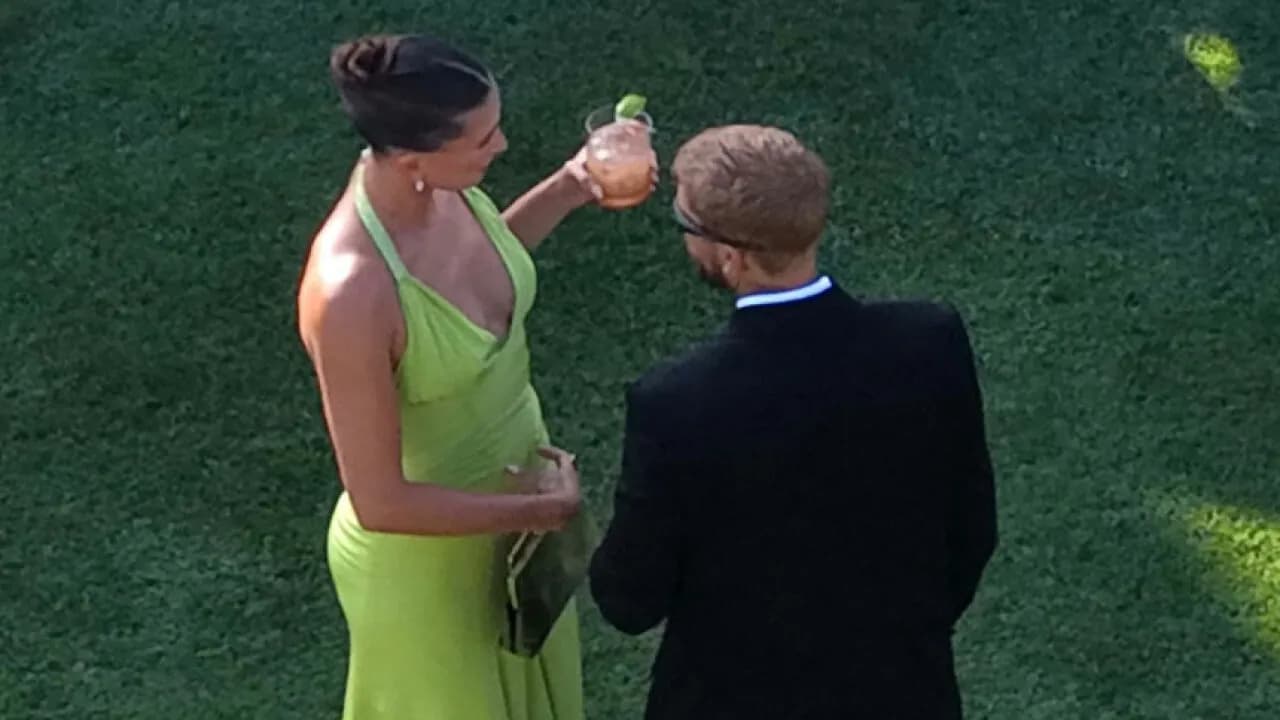 “Divorce Incoming”: Body Language Expert Weighs In After Justin And Hailey Bieber’s Tense Exchange At Wedding