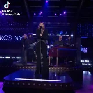 Kelly casually belting A5 on a fucking monday morning mind you ✨⭐️✨