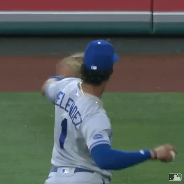What goes around comes around: A man gives a kid a baseball, and the kid gives him a home run ball minutes later