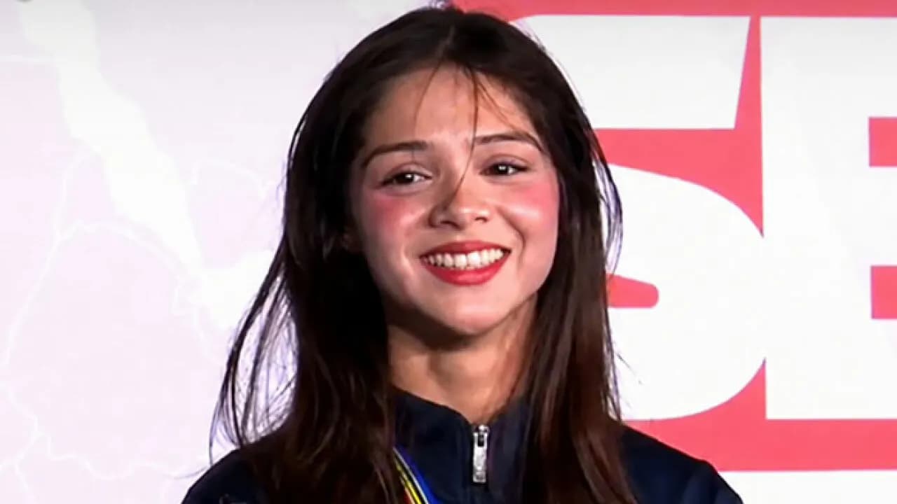Female Weightlifting Medalist Goes Viral As Netizens Can’t Believe How Much She Lifted Despite Petite Frame