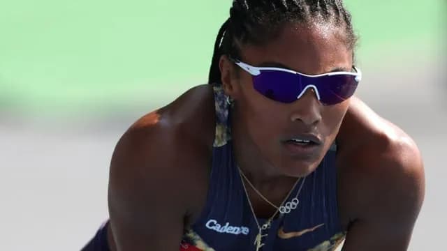 Olympic champ Davis-Woodhall suffers concussion in auto accident