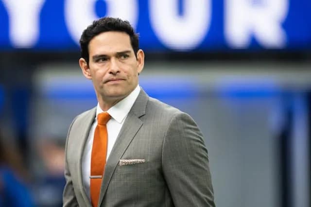 Ex-Fox Sports analyst Mark Sanchez plans guilty plea to charges stemming from fight outside hotel