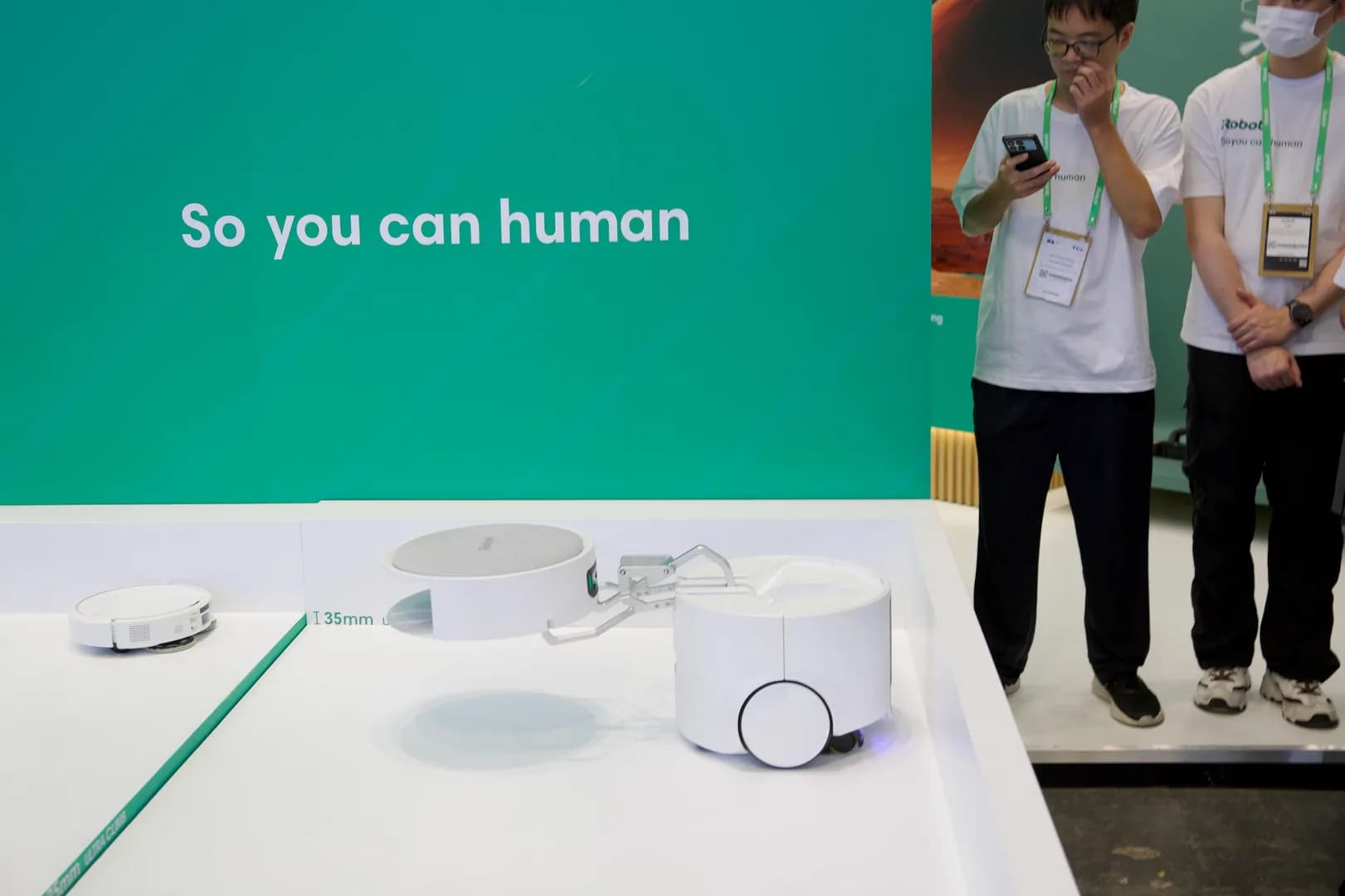 iRobot unveils the Roomba Duo