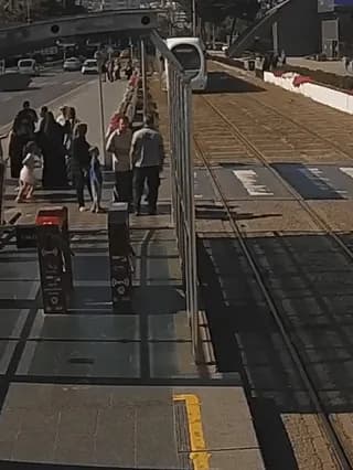 A security guard saved a 5-year-old girl who jumped in front of a tram at the last moment in Samsun/Turkey