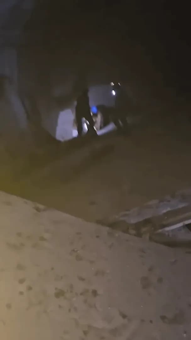 Nepali Army rescuing 2 person alive from Trishuli 3A tunnel on 9th day (Nepal Flood aftermath)