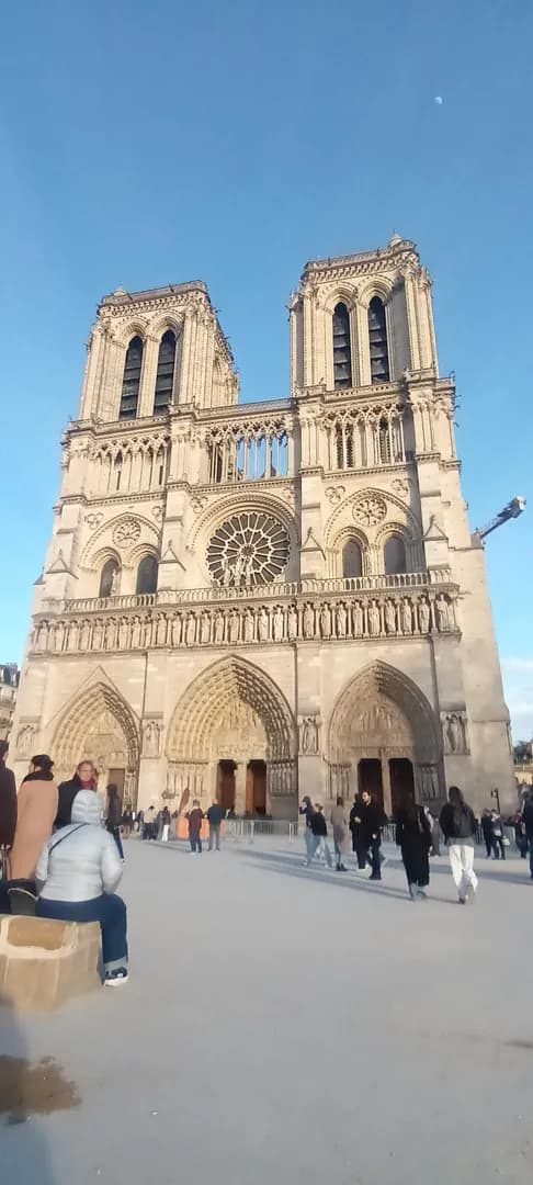 My friend invited me to a trip to Paris to cheer me up after I lost my job 🇫🇷