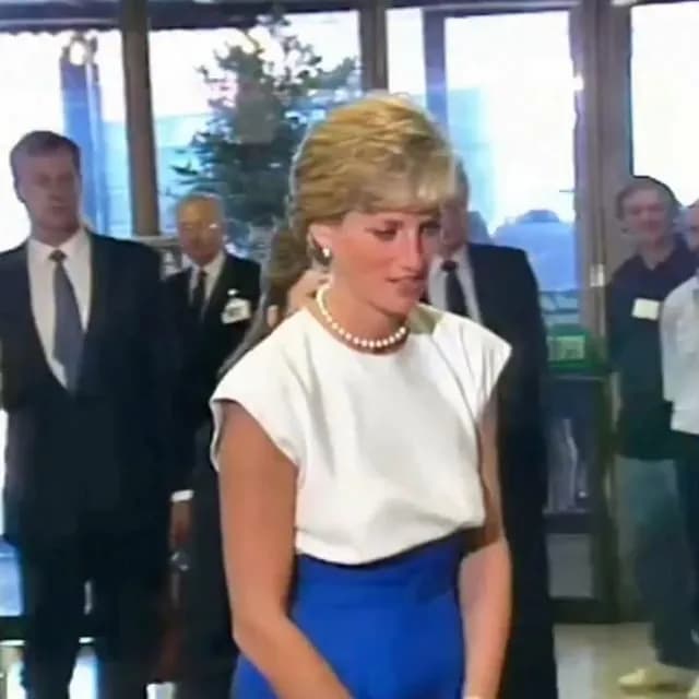 Princess Diana giving a speech using British Sign Language at the BDA centenary congress, 1990.
