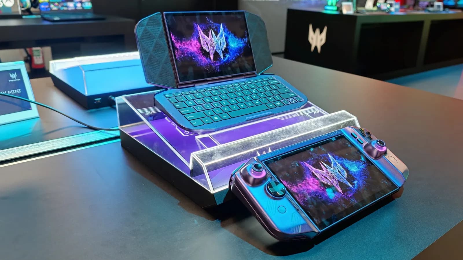 Acer Project DualPlay Mini concept hands-on: Flipping from powerful handheld to powerful tiny laptop - Engadget